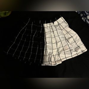 Hot topic split plaid pleated skirt